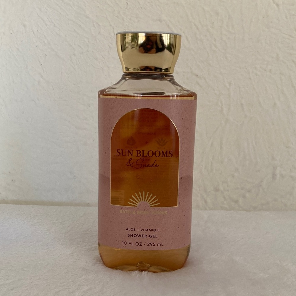 NWT Bath & Body Works Sun Blooms & Suede Shower Gel 10 oz.